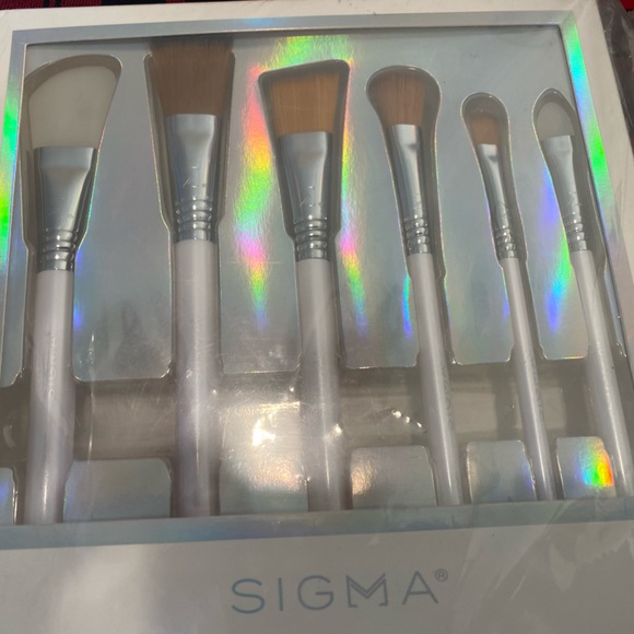 SIGMA brand new make up brushes sealed never opened!! 6 hot brushes! - Picture 3 of 3